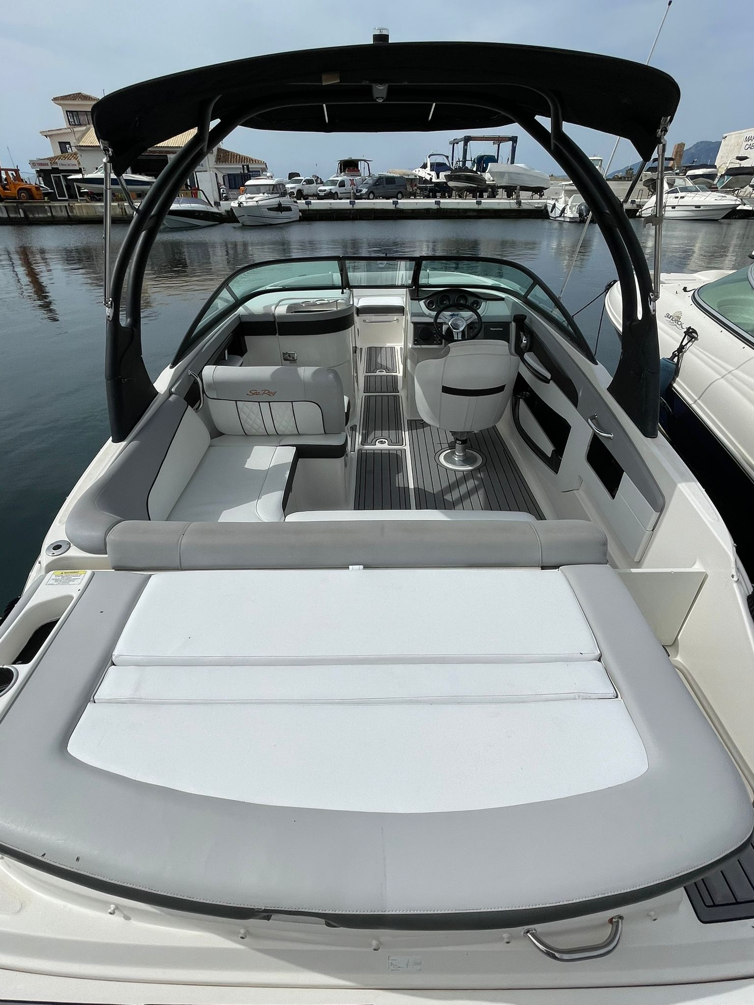 Sea Ray 240 Sundeck